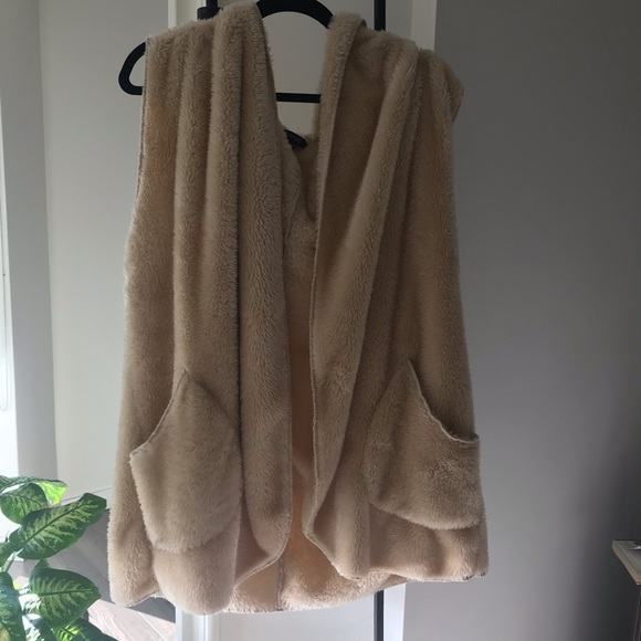 Faux Fur Vest - Picture 3 of 6